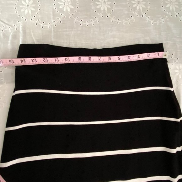 WHITE H. BLACK M. SMALL SKIRT - Picture 3 of 6